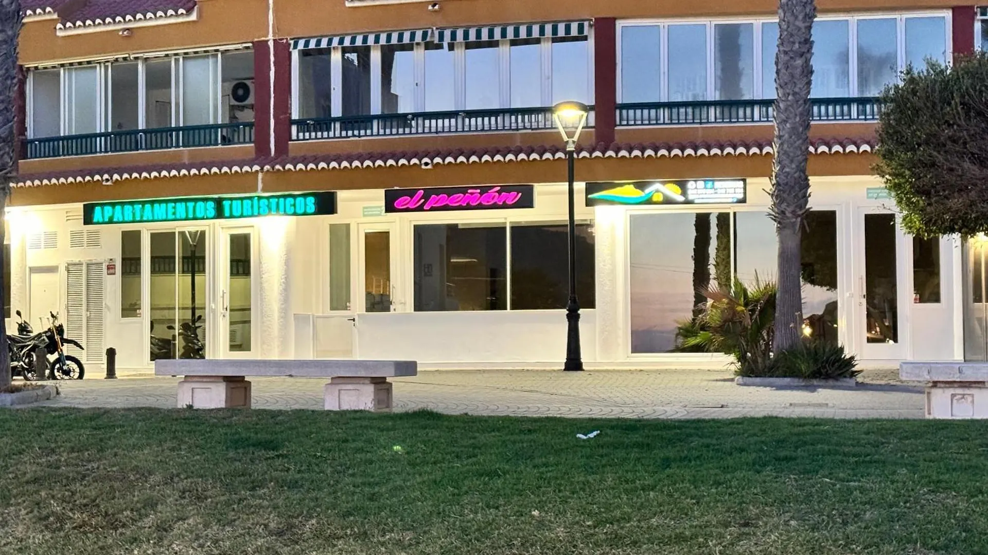 Apartamentos Turisticos El Penon Salobreña